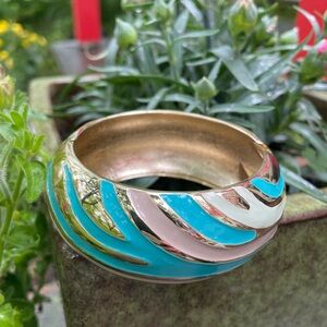 Chunky Zebra Turquoise Mint Enamel Gold tone Bangle Bracelet Push in Clasp